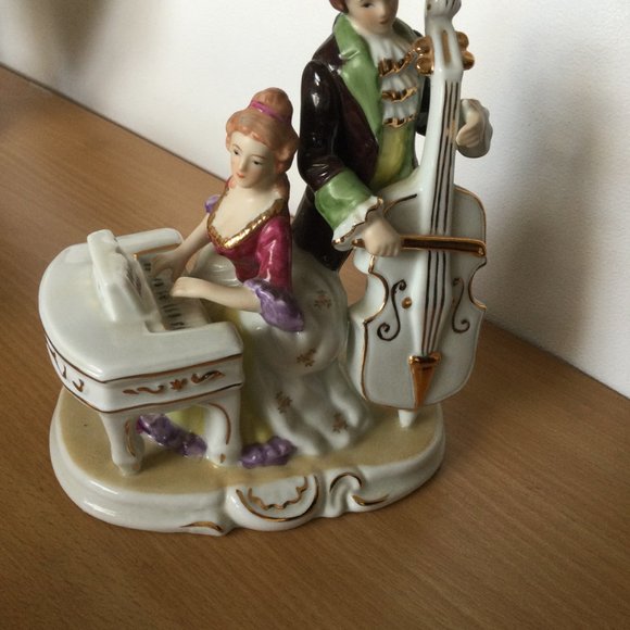 Vintage CDC handmade Rococo porcelain figurine couple play music 7 5/8" - Picture 2 of 7
